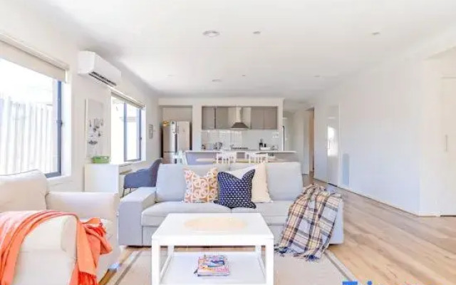Modern Clyde House Smart TV*Dryer