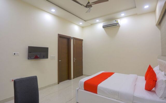 Oyo 41667 Paschim Vihar Inn