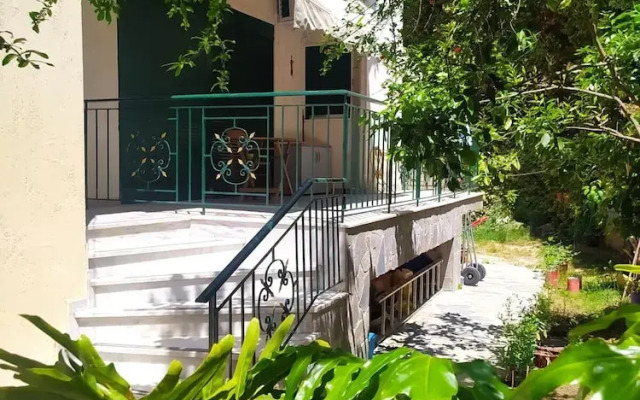 Marousi Comfy Apartment With Balcony