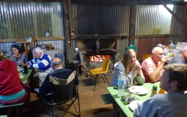Lake Eacham Tourist Park & Self Contained Cabins