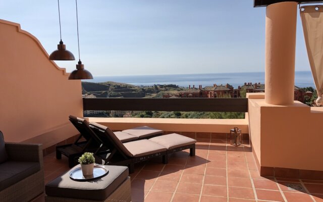 Superb SEA & Sunrise Luxurious Apartment