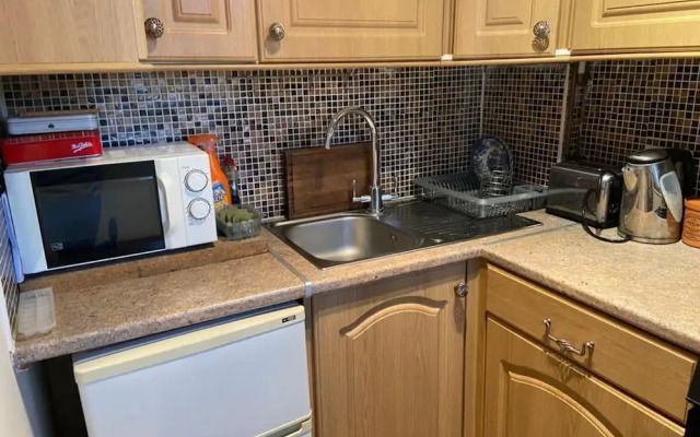 2-bed Apartment in High Wycombe Private Garden