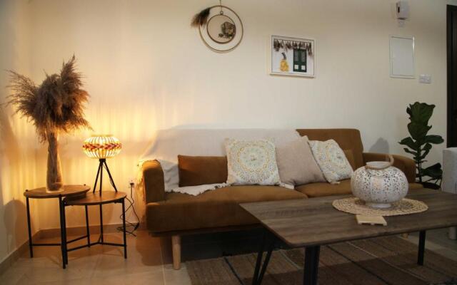Artista Roustik Apartment