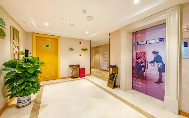 Vienna Hotel (Shenzhen Guanlan Changhu Metro Station) )