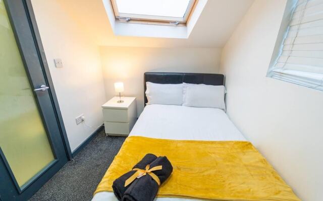 Spacious Comfortable Studio Near the University