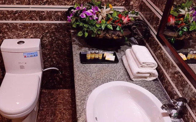 Park Square Hotel And Banquet