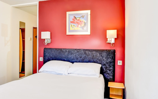 The Hotel Rafiya, Redditch