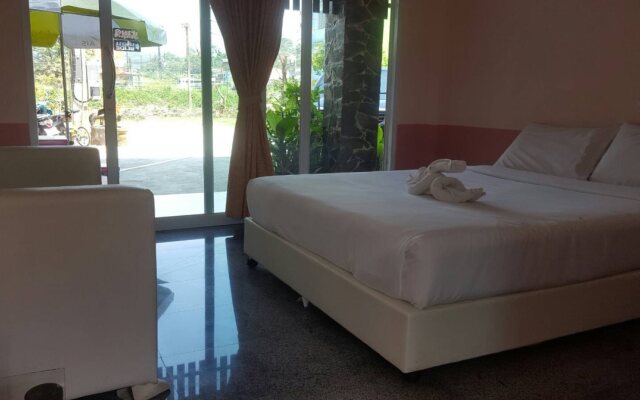 B and B Hotel