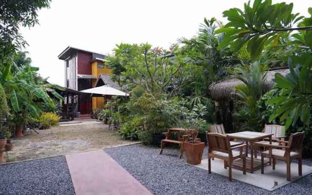 Gardenroom Home Stay And Cafe Suvarnabhumi