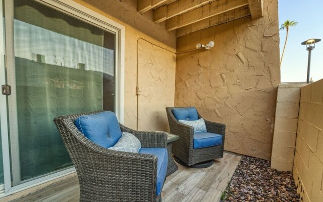 2BR Sleeps 6 Pool BBQ Gym Hot Tub & Bar Hopping!