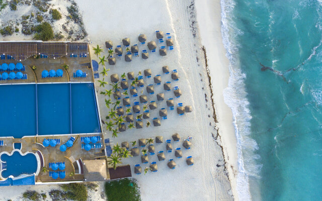 Отель Seadust Cancun Family Resort