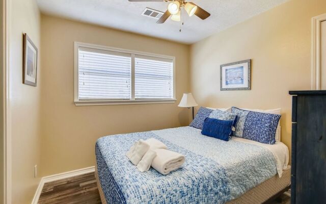 4513bpelicansinh - Barefoot Pelican