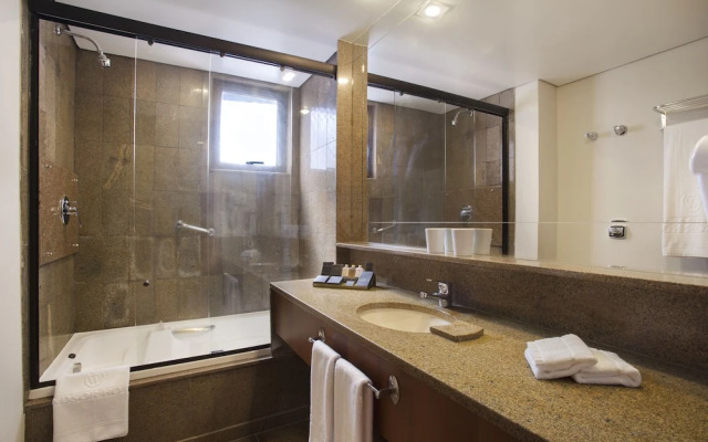 Naoum Plaza Hotel