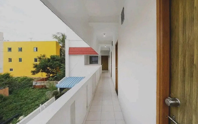 Spot On 701334 Shappy Inn Koyambedu
