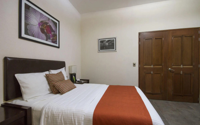 Monte Leon Hotel