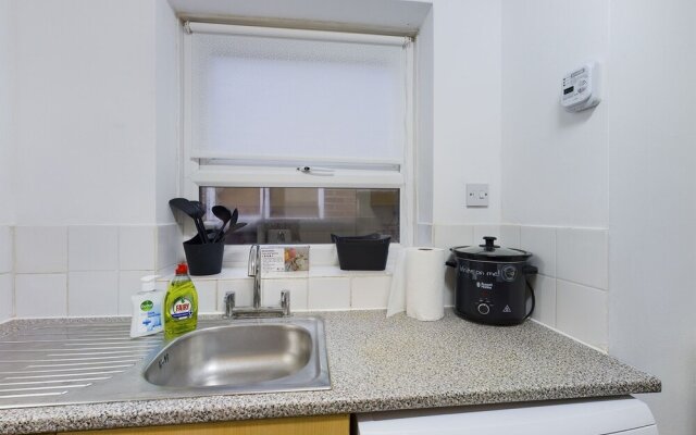 Lovely! 2-bed House Located in Soke - on - Trent