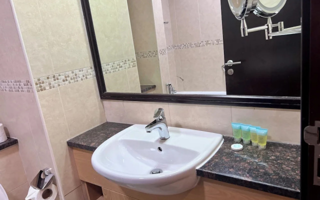 Cosmos Living - Goldcrest Views1