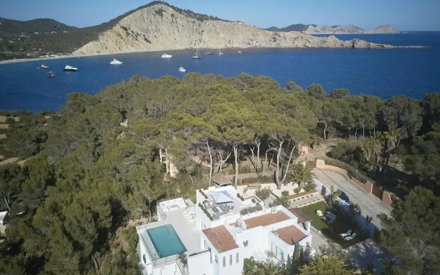 Villa in Porroig With Stunning Sea Views