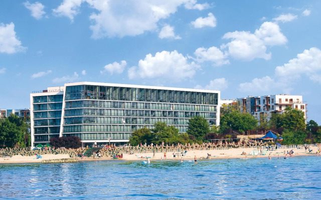 Marine Hotel