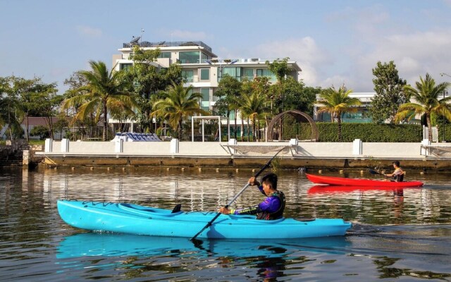 Castle Bayview Resort & Spa