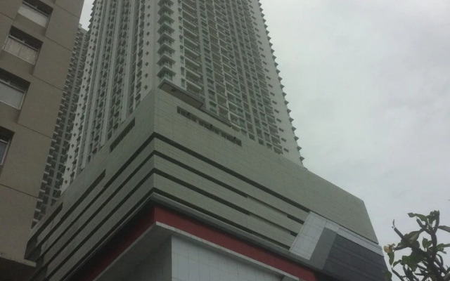 Spacious 2BR Condominium Seaview Apartment