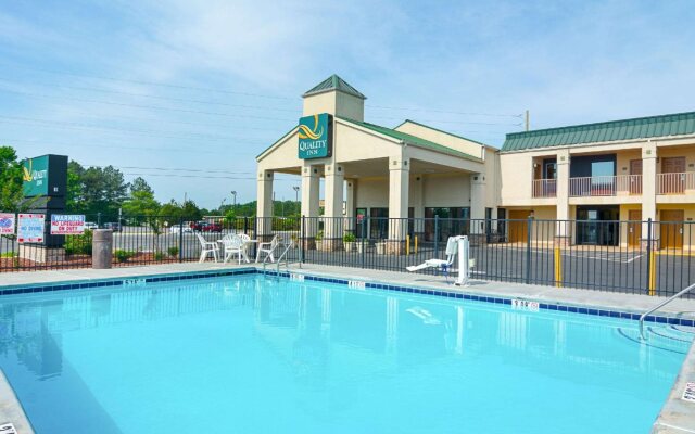 Quality Inn Calhoun North I-75