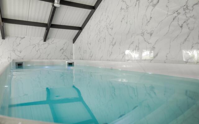 Large fully renovated farmhouse with indoor Swim spa and Sauna