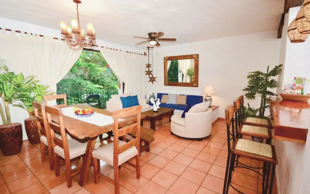Cozy stay Tropical Vibes near Beach