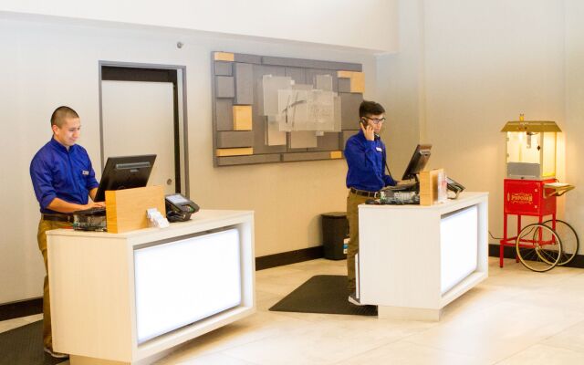 Holiday Inn Express & Suites San Antonio Medical-Six Flags by IHG