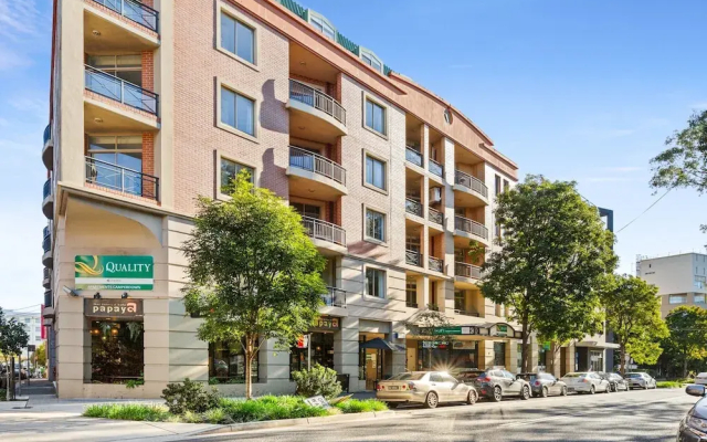 Stylish 2-bed Apartment With Pool in Camperdown