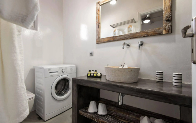 Blue Waves Suites & Apartments To Kyma