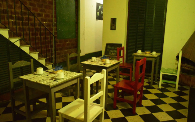 Vi Luz y Entré Hostel