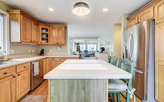 Westerly Retreat ~ 1/4 Mi to Private Beach!