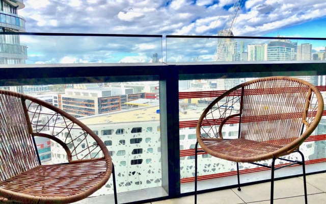 Pride Docklands Waterfront Apartment City View