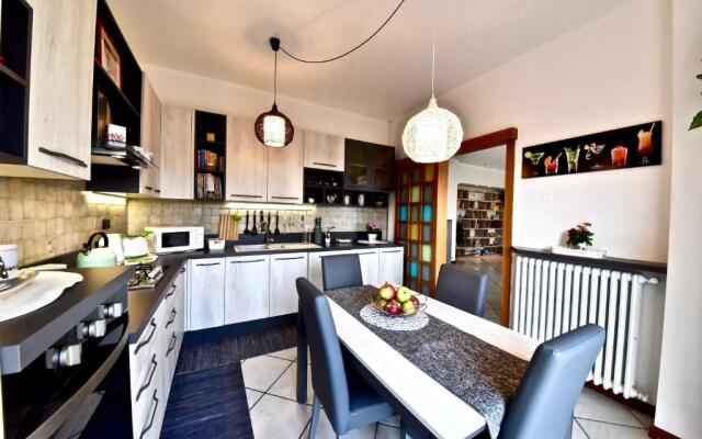 Modern- family apartment halfway between Milano and Como