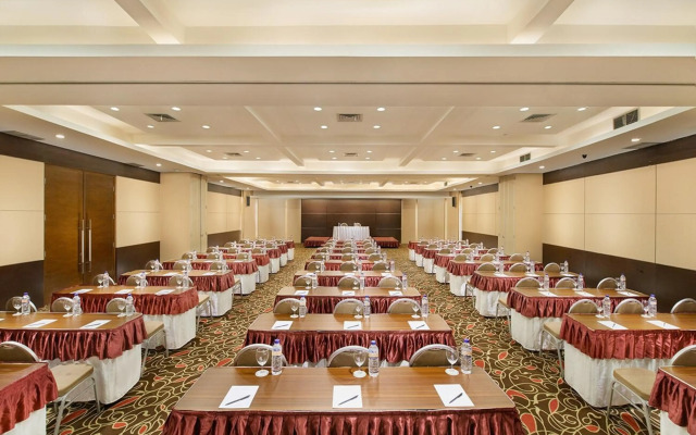 Grand Cakra Hotel