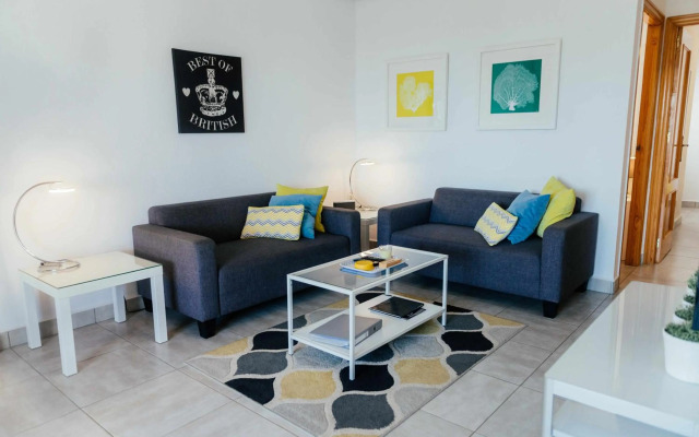 Stunning 2 bedroom apartment with Pool View