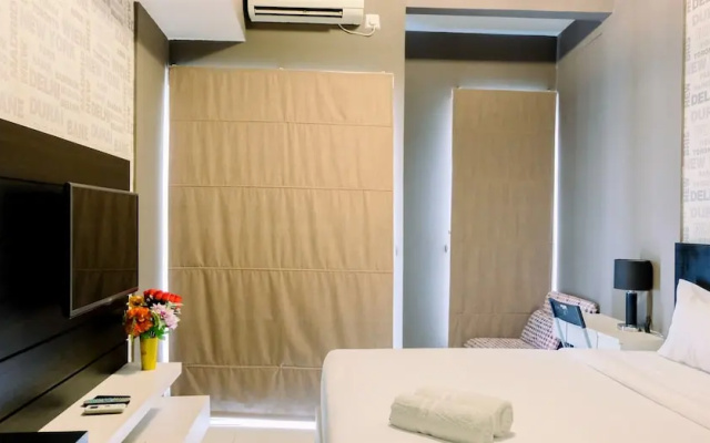 Comfy Studio Apartment @ Skylounge Tamansari By Travelio