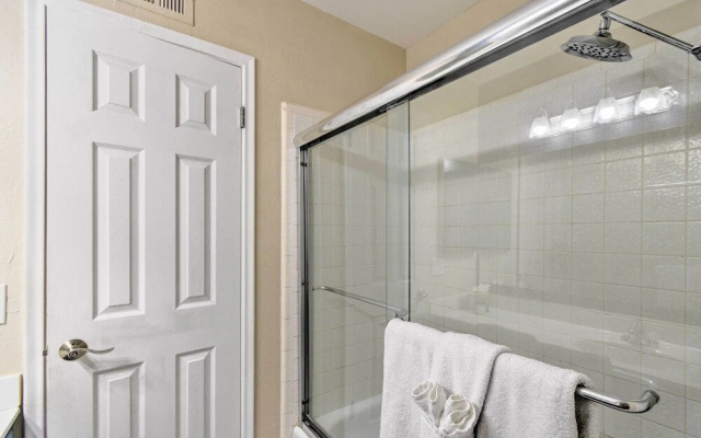 Scottsdale Townhome w/ Pool Access, Near Old Town!