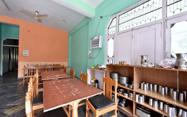 OYO 12846 Hotel Sunita