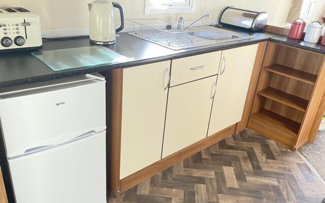 Captivating 2-bed Caravan in Clacton-on-sea