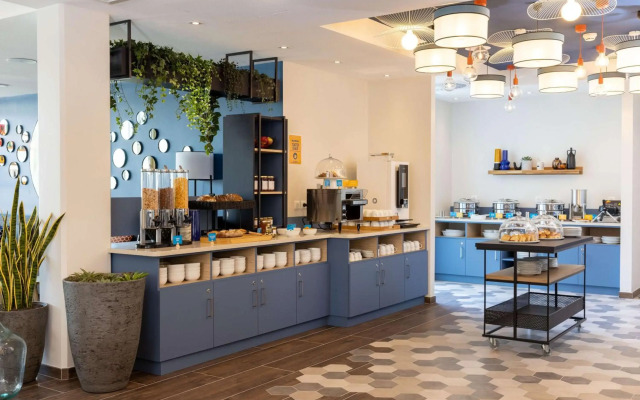 Hampton By Hilton Tours Centre
