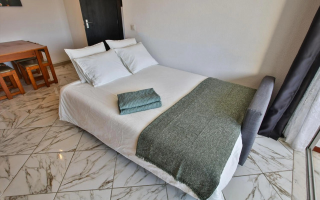 Apartment with balcony, airco & 3 min. from beach