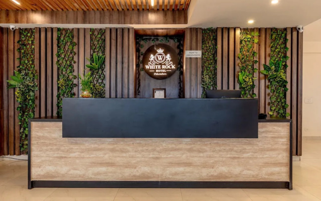 White Rock By The Solitaire Hospitality