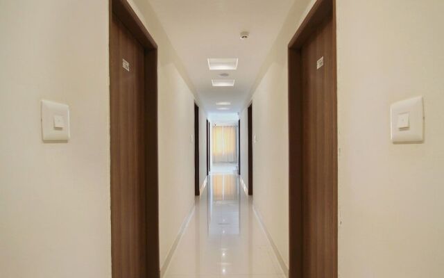 OYO 11960 Hotel Le Citi Inn