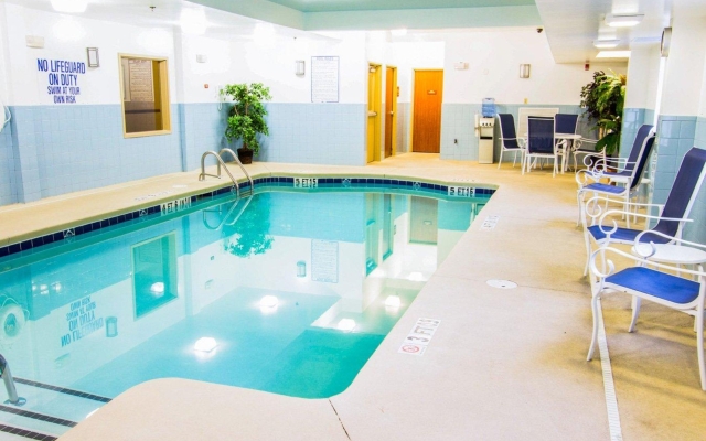 Comfort Inn & Suites Airport Convention Center