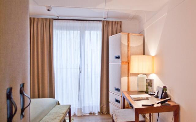 Louis Hotel