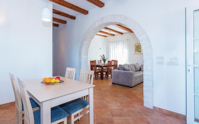 Stunning Home in Radonic With Wifi and 2 Bedrooms