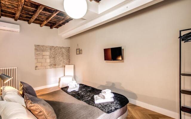 Trevi Fountain Superior 3 bdr apartment