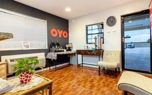 OYO Garden Inn and Suites Pearsall I-35 East